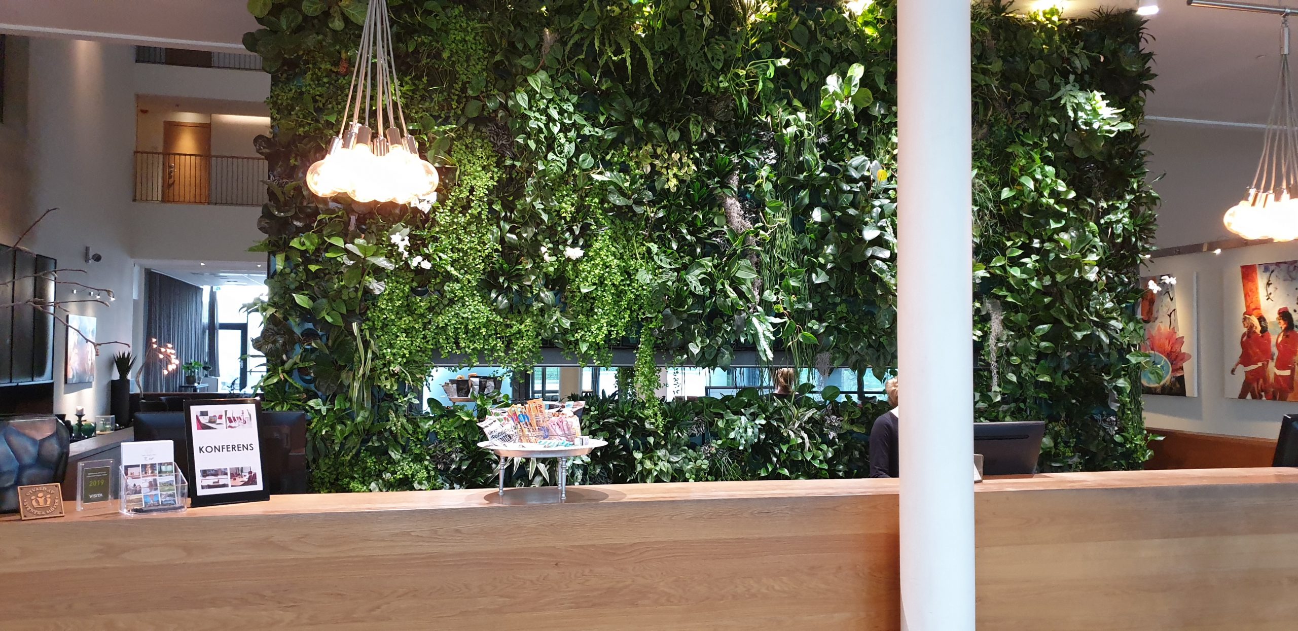 Växtinredarna ecoplantwall system renar luften samt skapar harmoni går att hyra webbutik greenstyling växtmiljö